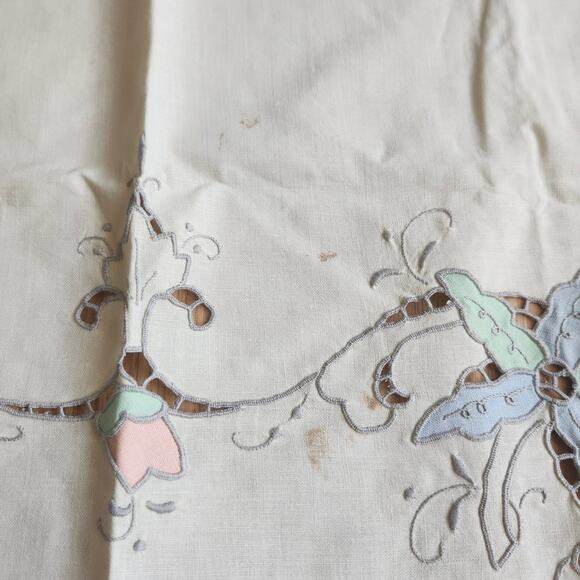 Vintage Embroidered Cutwork Tablecloth & 4 Napkins Floral Butterfly Cottagecore - Picture 3 of 9